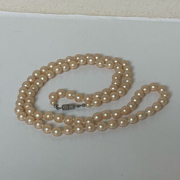 Vintage Ladies 32” Strand Of Champagne 6mm Single Strand Pearl Classic Necklace - Picture 3 of 4